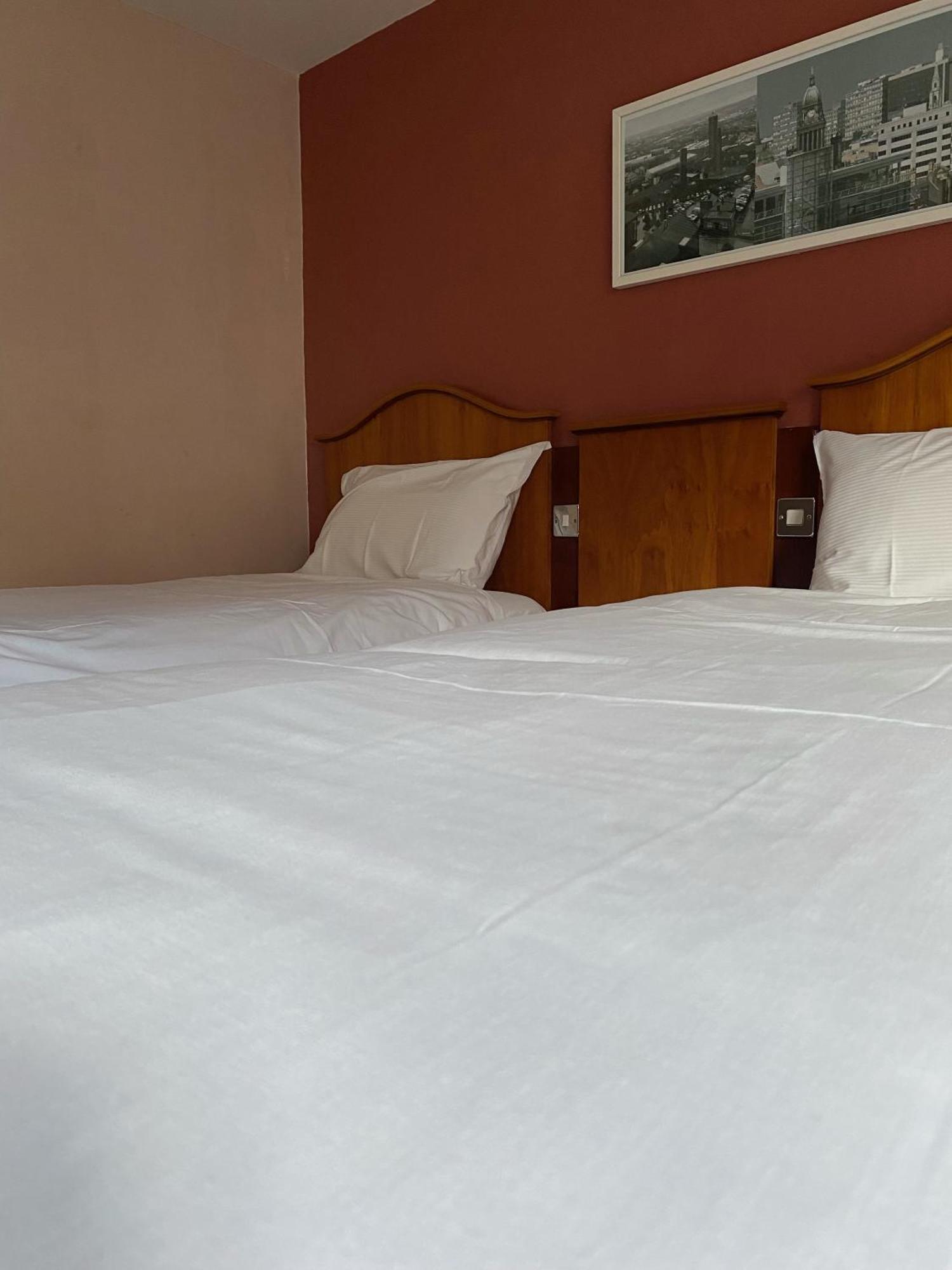 ווילמסלו Airport Inn & Spa Manchester מראה חיצוני תמונה